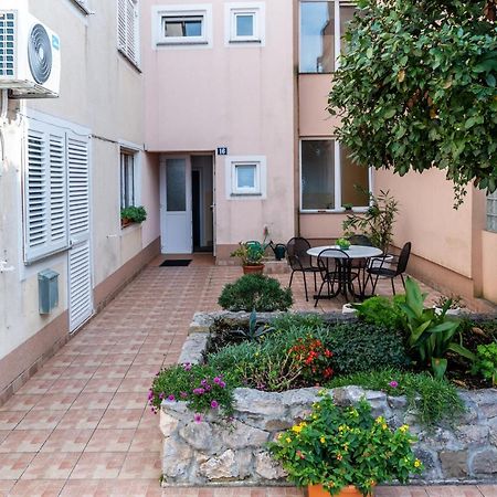 Apartment Bor - On The Beach Malinska Exterior photo