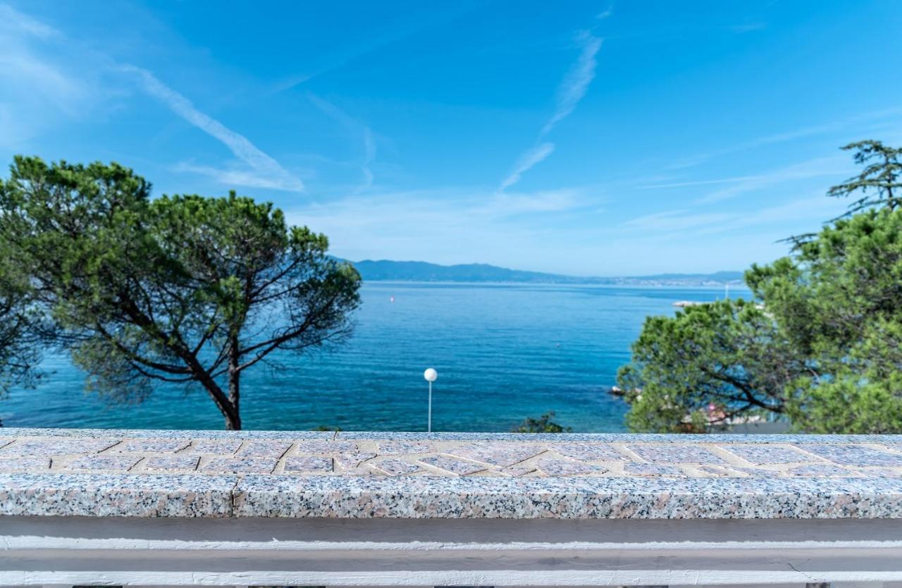 Apartment Bor - On The Beach Malinska Exterior photo