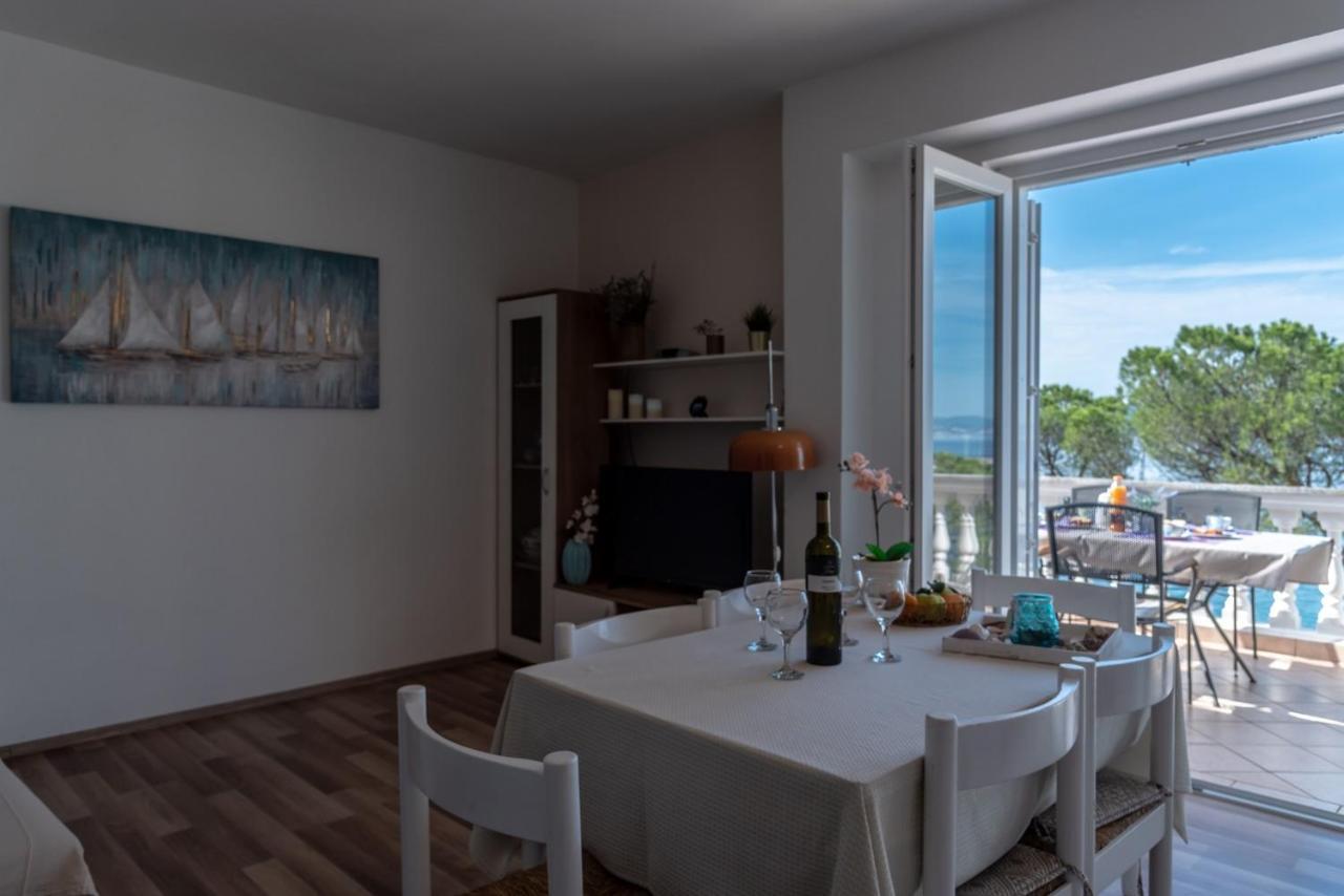 Apartment Bor - On The Beach Malinska Exterior photo